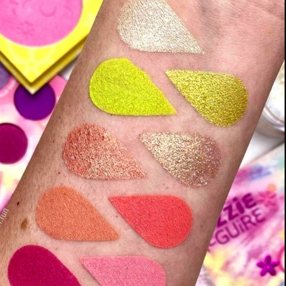 Lizzie McGuire Eyeshadow Palette - Picture 6 of 16